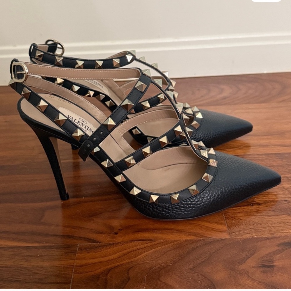 Valentino Garavani Black Heels with Gold Accents - Picture 6 of 6